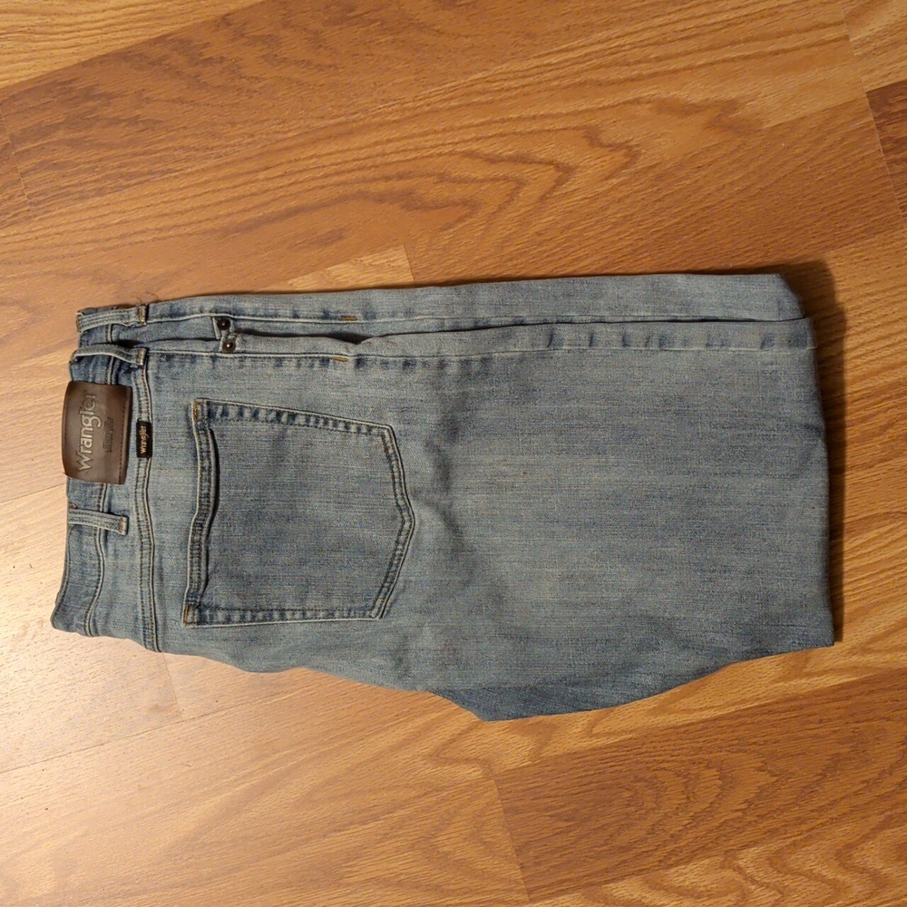 Wrangler Men's Light Blue Regular Fit 38x32 Jeans